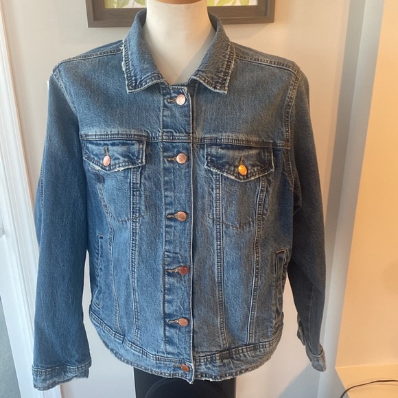 Universal Thread Jackets & Blazers - Universal Thread Distressed 4-Pocket Blue Denim Jacket Size XL